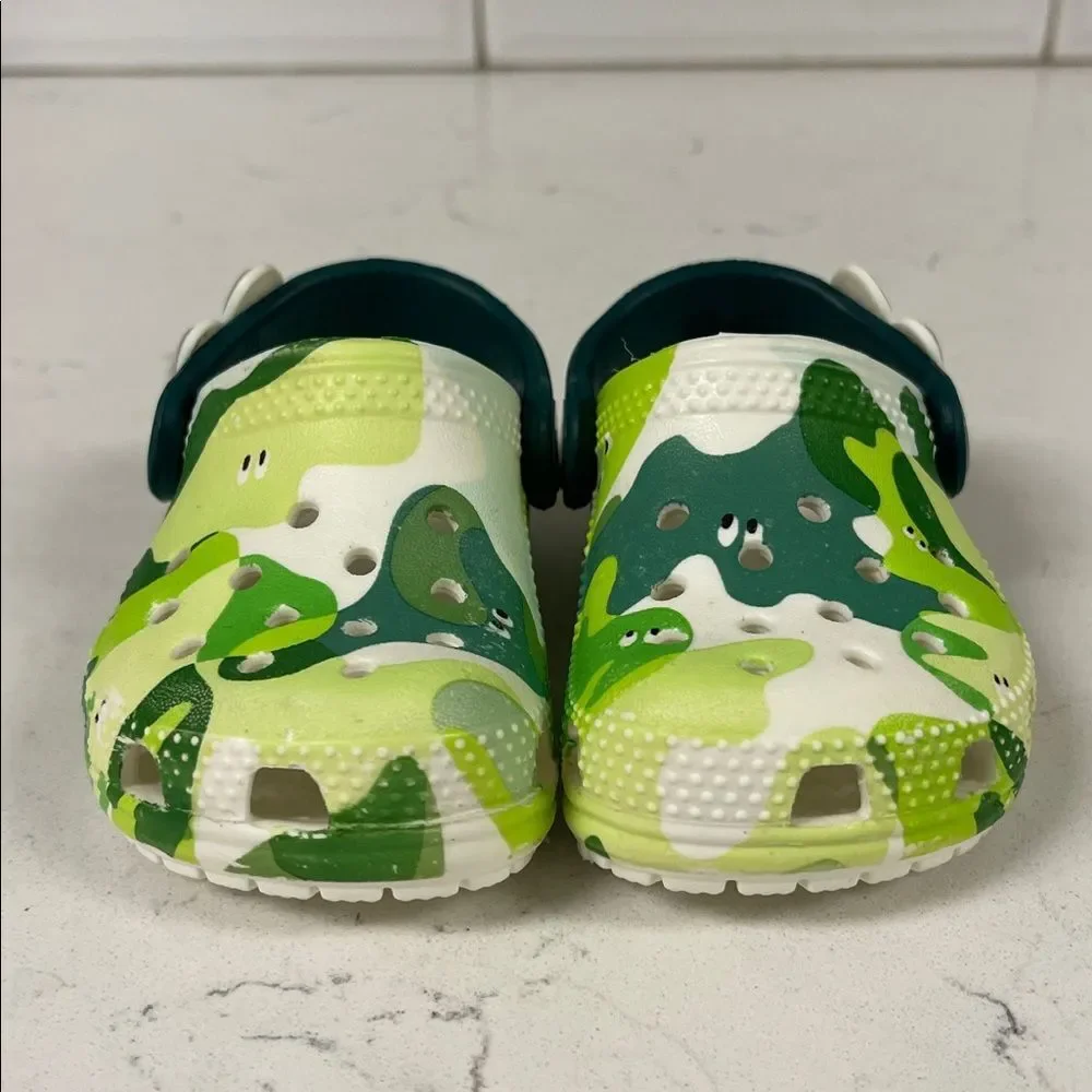 KIDS' CROCS TODDLER CLASSIC GLOW SLIME MONSTER CLOG Size 5 C